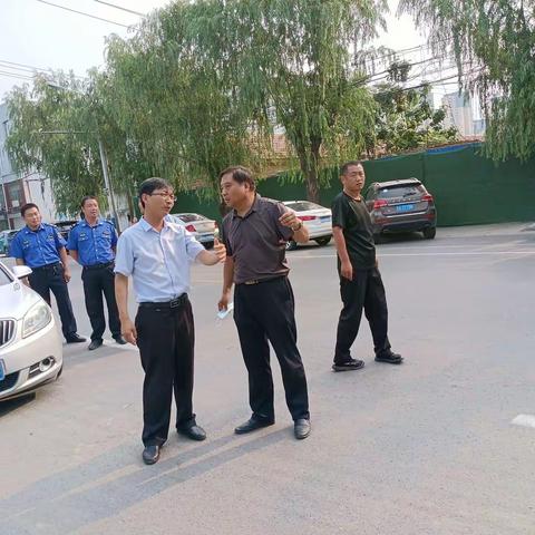 持续发力围挡整治  市容环境大提升