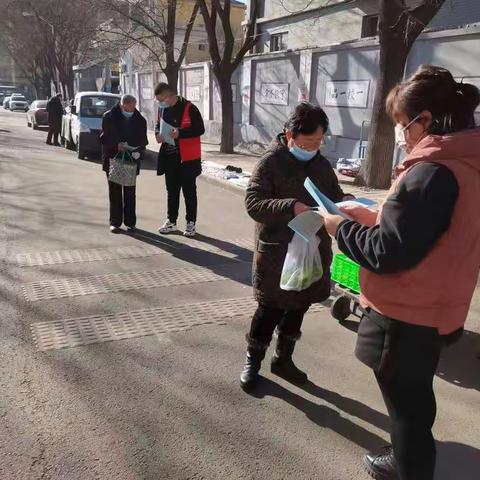 钢城街道凤凰社区开展居民医疗保险缴费宣传活动