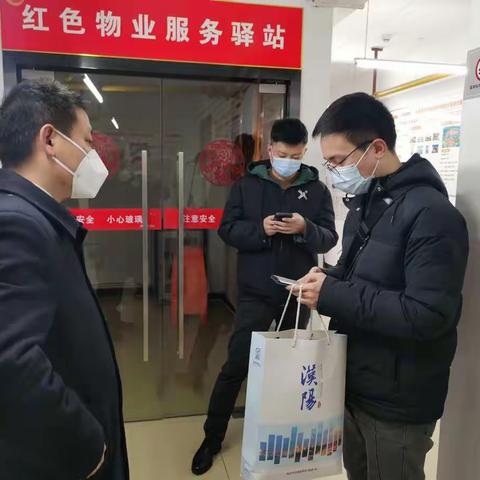下沉党员和政协委员支持帮助墨南湖畔社区开展疫情防控工作
