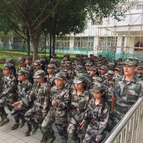 2013级（3）班军训剪影