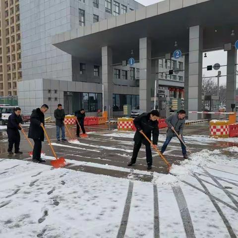 【国际港务区港口局】“以雪为令，除雪保畅通”