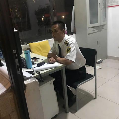 18日01:00-03:20对群贤道、中铁进行夜查，岗位情况良好，无脱岗、睡岗发生。