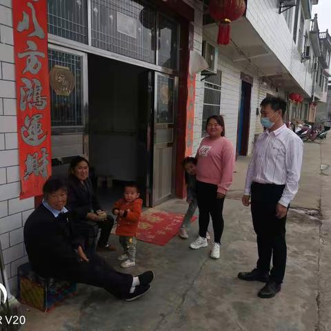 田六村委会田书记看望留守儿童留守老人