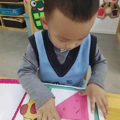 小二班—折纸《小狗》