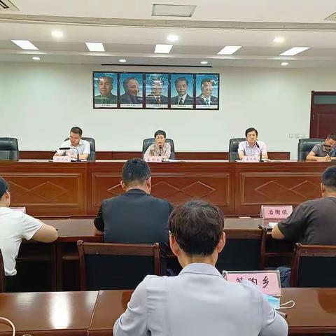 霍丽云主持召开乡镇和社区文明创建会