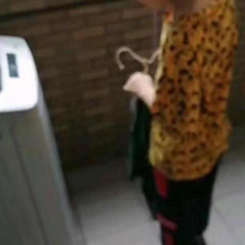 🌞🌞记岑外“好习惯”带回家——晾晒衣服，我能行👍👍👍