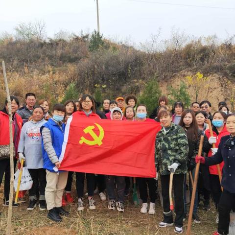 七一路街道办云梦堤社区“开展秋季植树造林”活动