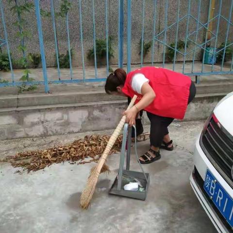云梦堤社区开展环境卫生整治专项活动