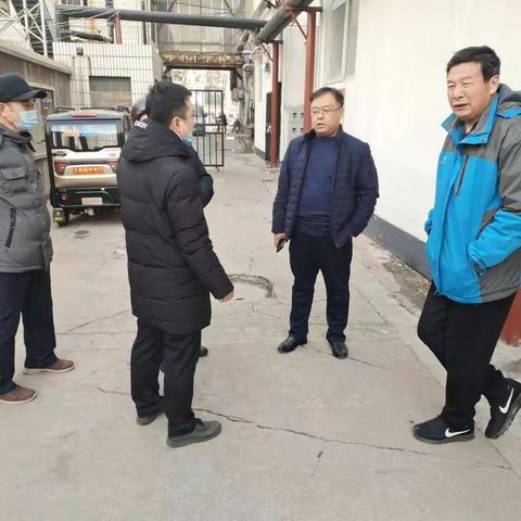 车站办事处兴东社区网格员解决居民停水问题