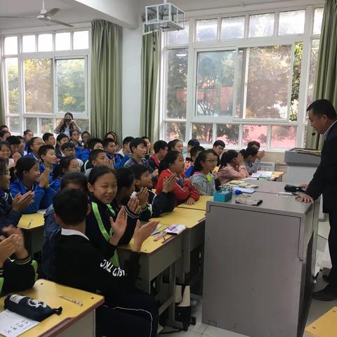 为了提高中小学生的法律素养，提升学生知法、懂法、守法的能力，泾河新城崇文司法所在崇文中学开展主题为“