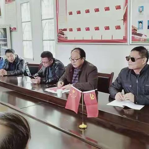 徐杨村党支部根据镇党委会议精神，召开“两委”扩大会议传达会议精神并佈置近期工作