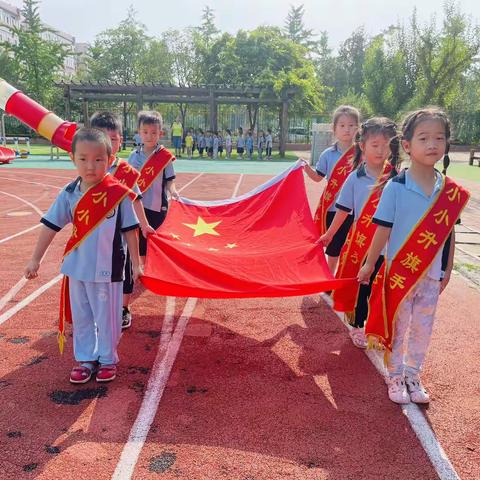 「泉心•小榕树」祝伟大的军人节日快乐