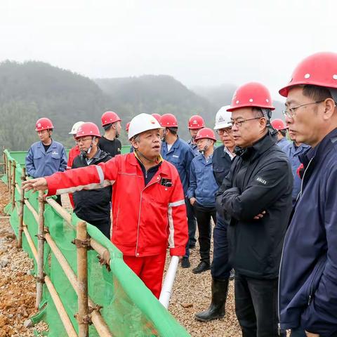 洪鸣董事长到贵阳市天然气储备及应急调峰设施建设项目视察指导工作