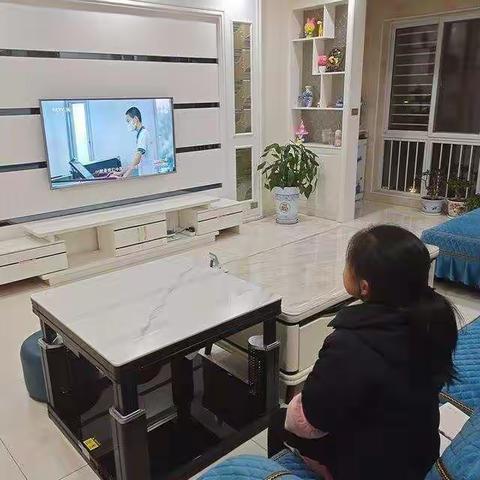 虞城县第二实验小学组织学生准时收看2022年“新时代好少年”先进事迹发布活动