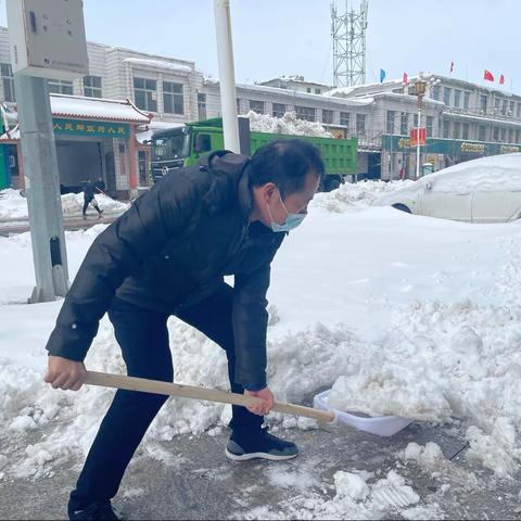 “暴雪厚度不及工行温度”——锦州分行黑山南广场支行除雪记