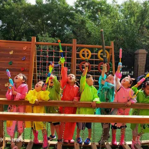 鼎奇安博幼儿园奔奔马一班快乐的水枪大战开始了