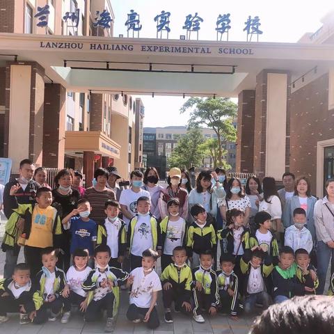 宝贝们参观向往已久的小学啦