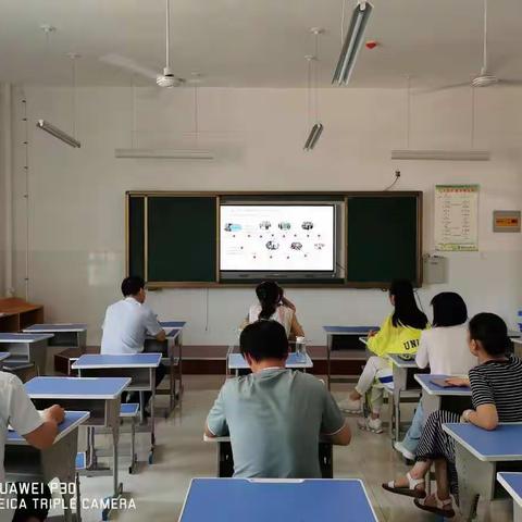 思教学，博研约取；练内功，厚积薄发——深度教研指向深度学习