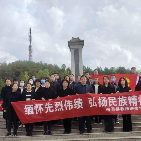 春风拂青松 清明祭忠魂 —— 记清明节烈士陵园扫墓活动