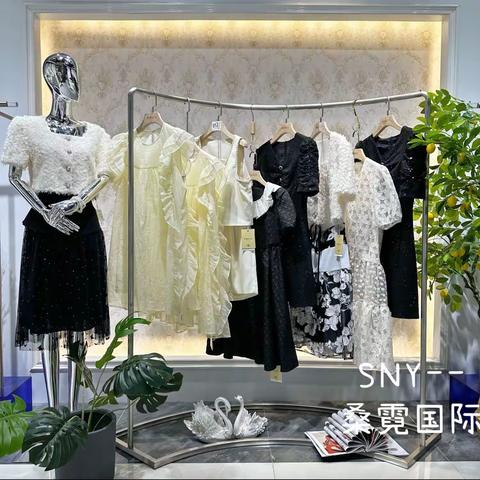 桑霓国际｜上海顶流设计师时装品牌【SNY•23夏】🔥上海时装周新晋品牌，“IDOL ”、“西斯黛拉”同风格👀始终坚持