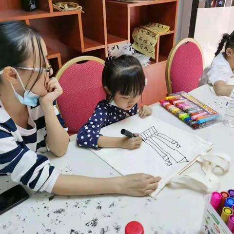 “手绘幸福 爱在龙城”龙城街道文化志愿服务进社区创意手工坊活动