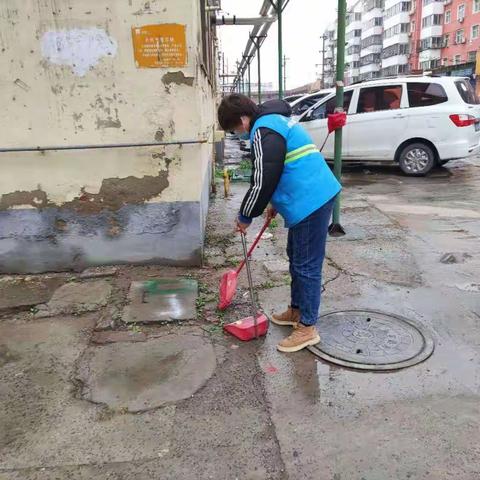 纱厂办开展“周五清洁日”清洁行动