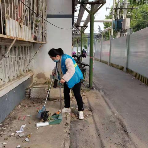 纱厂办开展“周五清洁日”清洁行动