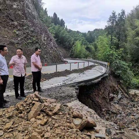 闻“汛”而动，筑牢防汛“交通堤坝”