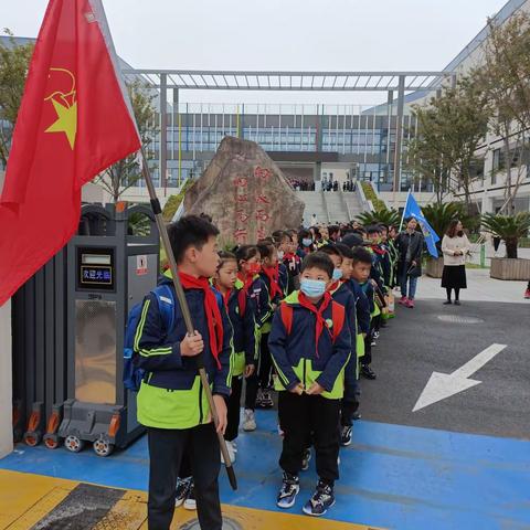 请党放心  强国有我 ——秋游·正在路上