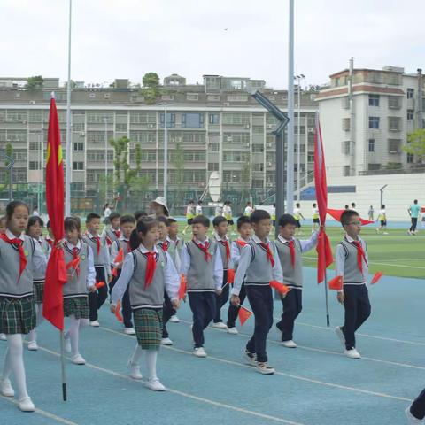 【赛场燃情，踩梦前行       —香山小学春季运动会304中队风采】