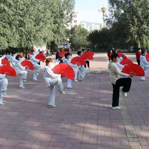 海欣苑社区余热•天天乐老年志愿        者服务队的风采