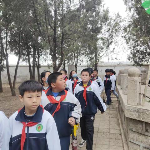 助力校园双进政策，走进红色教育基地------沙流河镇葛家屯小学清明祭扫系列活动