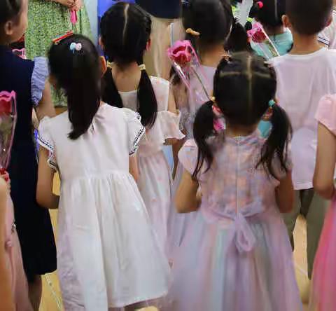 我把花儿送老师