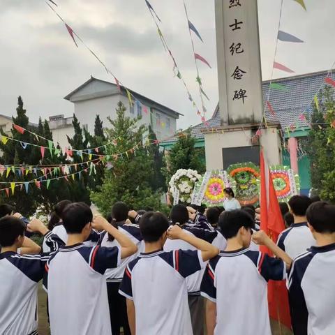 祭扫烈士碑，缅怀革命情——校椅镇第三初级中学清明节祭拜革命先烈活动