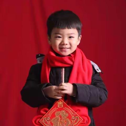 朵朵三班张艺严我是一个活泼可爱帅气的小男孩，我喜欢画画和篮球！