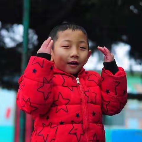 朵朵三班范洪瑞我是一个活泼可爱帅气的小男孩，我喜欢看电视和运动！