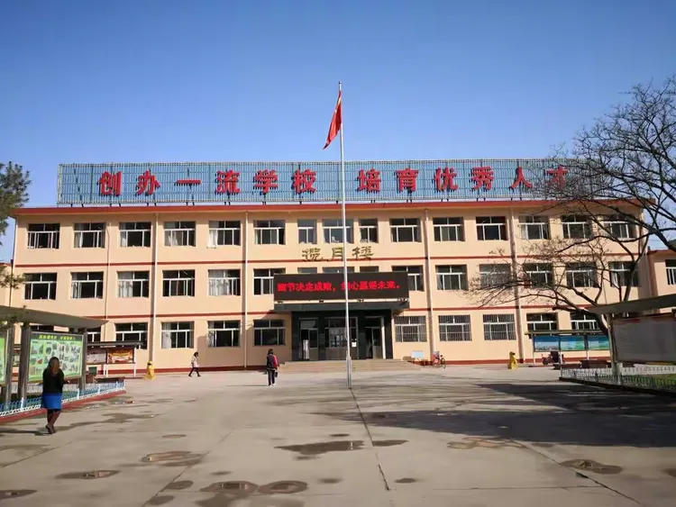 9.1搬迁至新校址.就是说,这是滦南一中在古城的最后一个春天