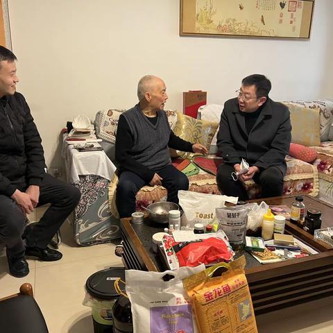 新春佳节温暖至    句句问候抵人心—市供销社副主任肖刚慰问供销集团果品公司困难军转干部