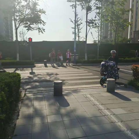 家校携手 为爱护航——二年级六班家长义工交通护导活动总结