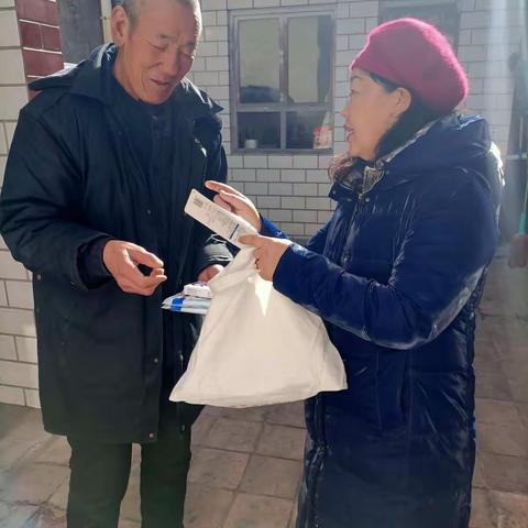 春节前网格员的日常生活工作，网格员就是联系百姓的纽带。