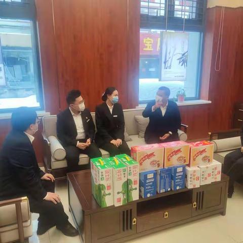 苏家支行开展“雪中送温暖”活动