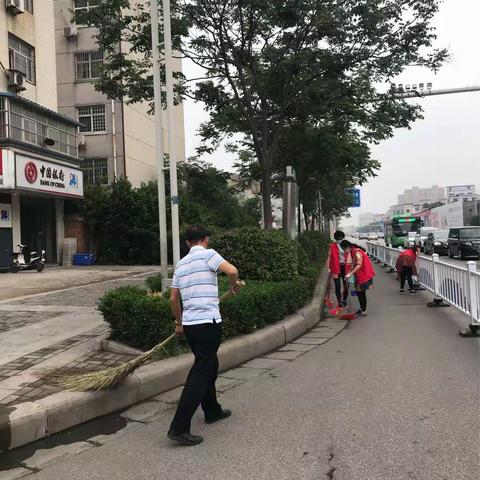 城市清洁，风雨无阻！———漯河十五中常态化城市清洁行动