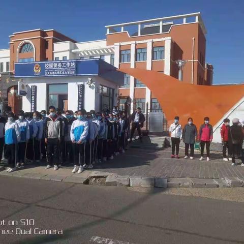 “探寻红色印记致敬建党百年”风景区初级中学“学党史—负重越野赛”系列活动圆满结束