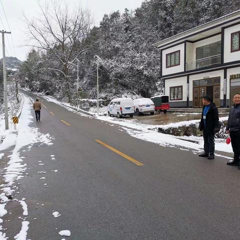 加强雨雪凝冻天气拖拉机道路交通安全巡查