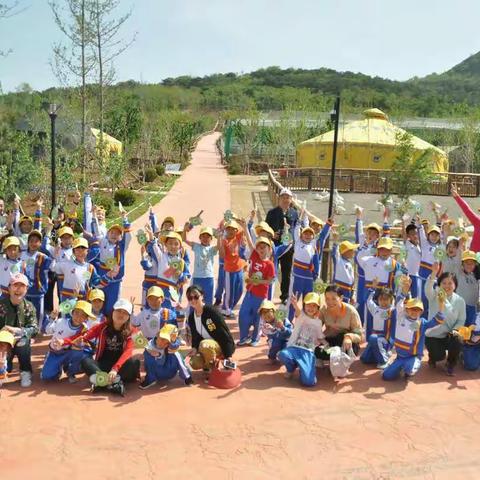 新型无土栽培 创新引领未来 ——二年五班研学纪实