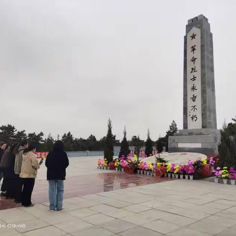 信合社区开展“不忘初心”祭奠革命烈士党日活动