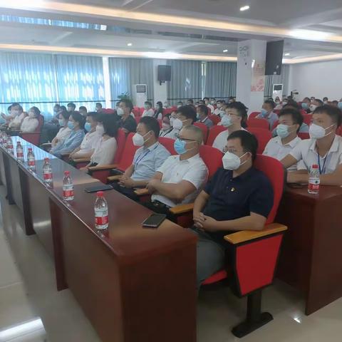 天涯区政府办组织党员干部集中收听观看中国共产党第二十次全国代表大会开幕式