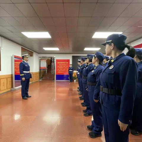 莲湖区消防救援大队利用交接班仪容风纪检查