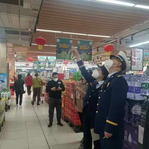 莲湖大队深入超市检查消防安全，筑牢消防安全防线