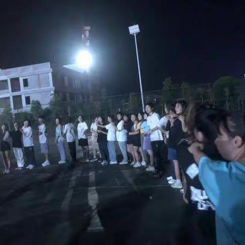 研学培训之夜 研学A2101班 吴茜